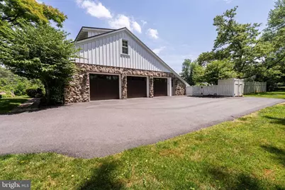 8133 Georgetown Pike, McLean, VA 22102 - Photo 11