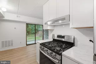 2341 Freetown Ct, Reston, VA 20191 - Photo 7