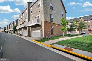 3061 Alan Shepard St, Herndon, VA 20171 - Photo 35