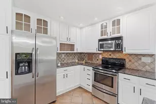 7818 Mulberry Bottom Ln, Springfield, VA 22153 - Photo 9