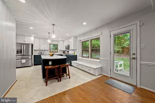 7409 Shady Palm Dr, Springfield, VA 22153 - Photo 9