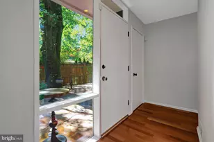 2412 Brentwood Pl, Alexandria, VA 22306 - Photo 3