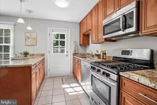 9501 Tregaron Pl, Burke, VA 22015 - Photo 13