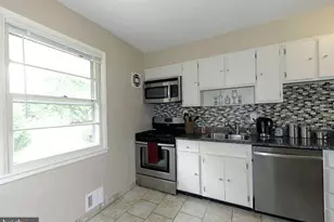 7408 Fairchild Dr, Alexandria, VA 22306 - Photo 5