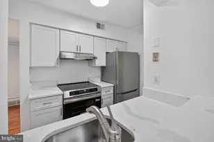 8509-A Barrington Ct, Springfield, VA 22152 - Photo 9