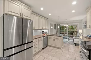 6312 Chaucer View Cir, Alexandria, VA 22304 - Photo 7