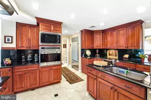 304 Chesapeake Dr, Great Falls, VA 22066 - Photo 13