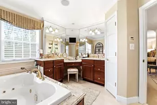 304 Chesapeake Dr, Great Falls, VA 22066 - Photo 21