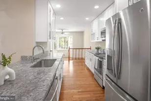 3118 Borge St, Oakton, VA 22124 - Photo 3