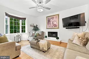 10008 Chestnut Wood Ln, Burke, VA 22015 - Photo 11