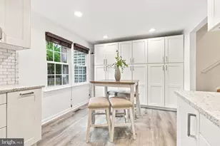 10008 Chestnut Wood Ln, Burke, VA 22015 - Photo 15