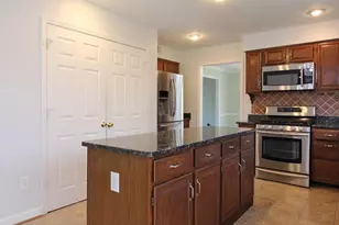 13111 Willoughby Point Dr, Fairfax, VA 22033 - Photo 11