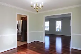 13111 Willoughby Point Dr, Fairfax, VA 22033 - Photo 9