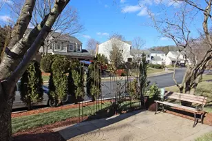 13111 Willoughby Point Dr, Fairfax, VA 22033 - Photo 3