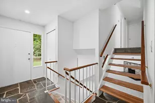 10411 Hunter Ridge Dr, Oakton, VA 22124 - Photo 9
