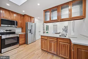 10411 Hunter Ridge Dr, Oakton, VA 22124 - Photo 27