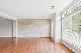 4587 Whittemore Pl, Fairfax, VA 22030 - Photo 9
