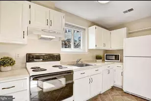 13817 Cabernet Ct, Chantilly, VA 20151 - Photo 7