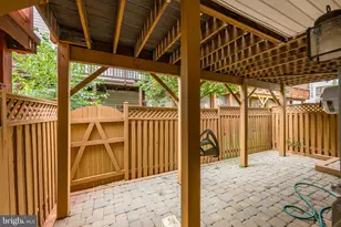 2821 Laura Gae Cir, Vienna, VA 22180 - Photo 29