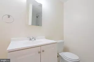 3048 Silent Valley Dr, Fairfax, VA 22031 - Photo 17