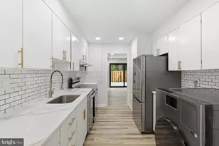 2292 White Cornus Ln, Reston, VA 20191 - Photo 13