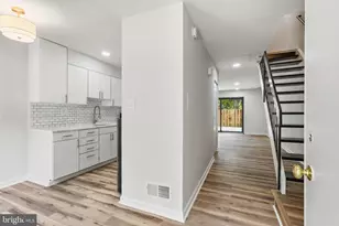 2292 White Cornus Ln, Reston, VA 20191 - Photo 9