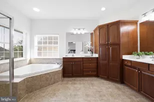 5607 Lierman Cir, Centreville, VA 20120 - Photo 33