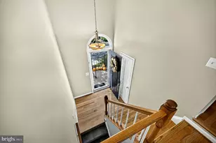 8006 Trevor Pl, Vienna, VA 22182 - Photo 3