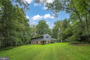 1075 Manning St, Great Falls, VA 22066 - Photo 5