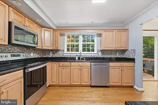 10421 Todman Landing, Burke, VA 22015 - Photo 11