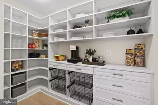 7045 Liberty Ln, McLean, VA 22101 - Photo 21