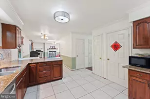 8000 Sandburg Ct, Dunn Loring, VA 22027 - Photo 25