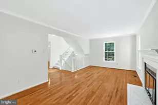 10851 Oak Green Ct, Burke, VA 22015 - Photo 3