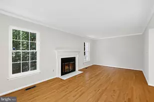 10851 Oak Green Ct, Burke, VA 22015 - Photo 7