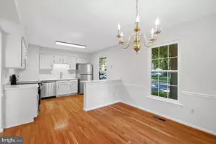 10851 Oak Green Ct, Burke, VA 22015 - Photo 11