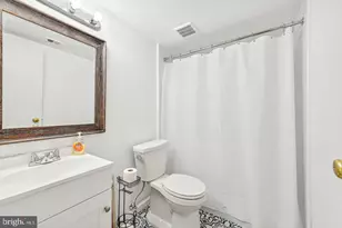 9715 Kings Crown Ct, Fairfax, VA 22031 - Photo 11
