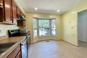 5406 New London Park Dr, Fairfax, VA 22032 - Photo 3