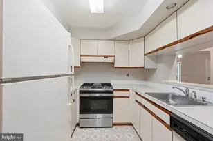 6008 Havener House Way, Centreville, VA 20120 - Photo 9