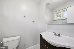 8608 Parliament Dr, Springfield, VA 22151 - Photo 19