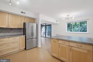 1657 Parkcrest Cir, Reston, VA 20190 - Photo 3