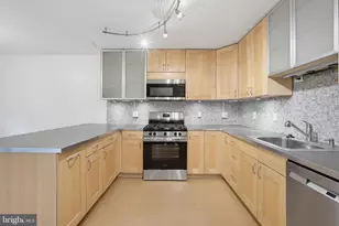 1657 Parkcrest Cir, Reston, VA 20190 - Photo 5
