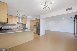 1657 Parkcrest Cir, Reston, VA 20190 - Photo 11