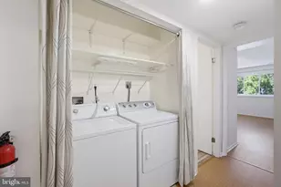 1657 Parkcrest Cir, Reston, VA 20190 - Photo 23