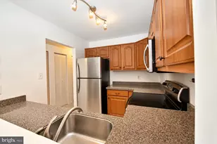 7819 Harrowgate Cir, Springfield, VA 22152 - Photo 7