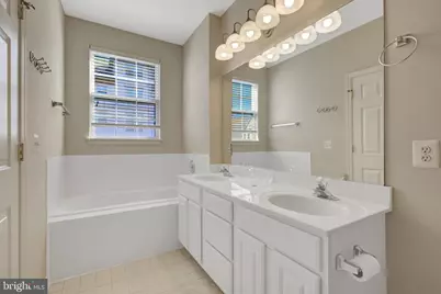 11575 Cavalier Landing Court #301, Fairfax, VA 22030 - Photo 9