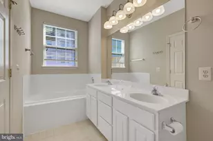 11575 Cavalier Landing Ct, Fairfax, VA 22030 - Photo 9