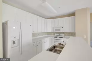 11575 Cavalier Landing Ct, Fairfax, VA 22030 - Photo 5