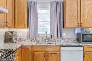9626 Eaton Woods Pl, Lorton, VA 22079 - Photo 13