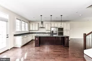 3160 Yeager Dr, Herndon, VA 20171 - Photo 9