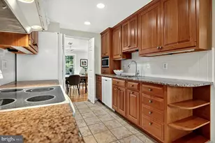 8227 Goldstream Ct, Vienna, VA 22182 - Photo 9